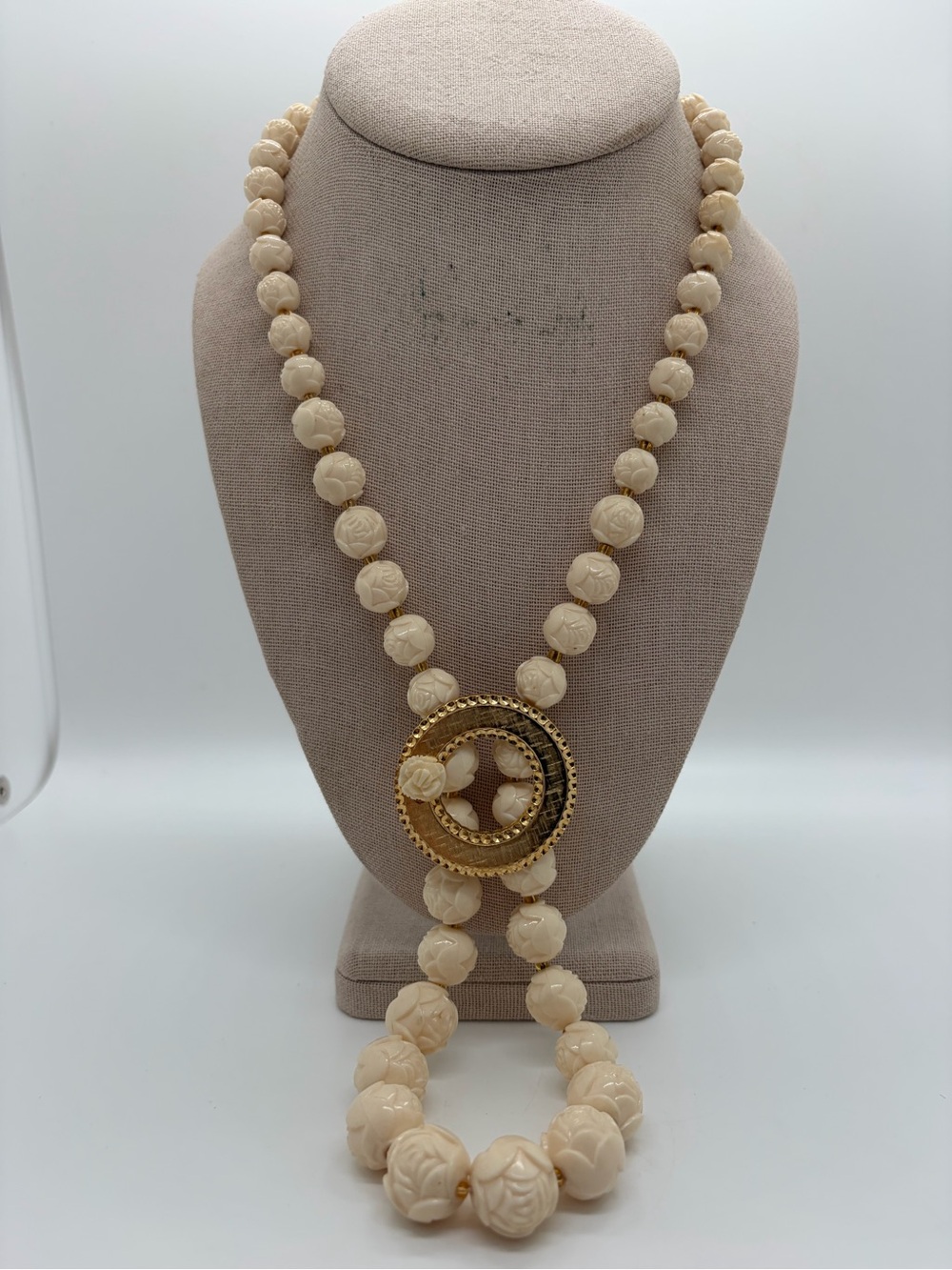 Vintage gold tone creme faux carved plastic beaded necklace and brooch set
